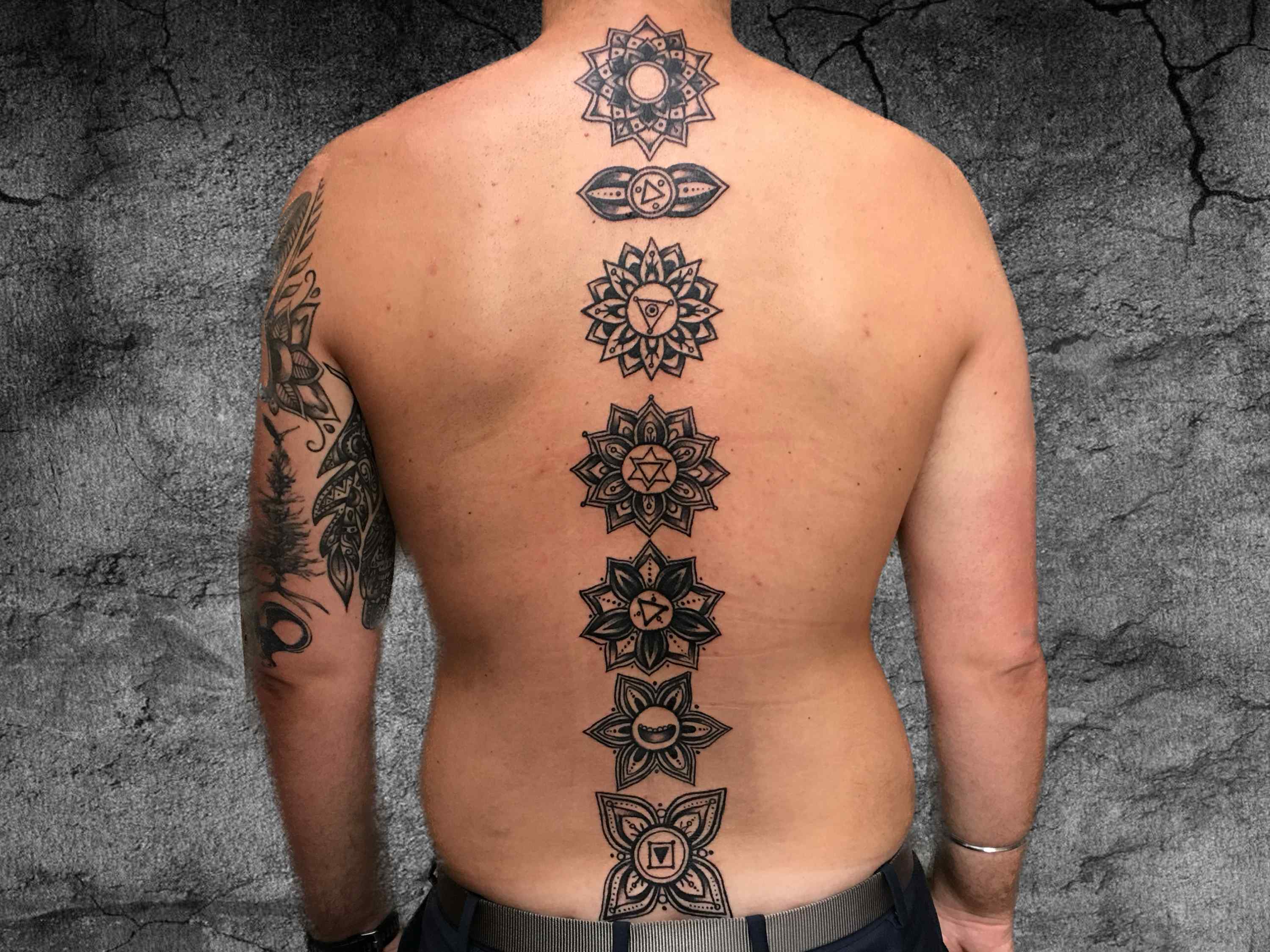 Muggin Needle - Custom Chakra lotus piece 🌸😁#lotus#lotusflower  #lotustattoo#chakra#chakratattoo #back #backtattoo#tattoolife #tattoos  #tattoosofinstagram #tattooinspiration #tattoooftheday #inkedmagazine  #inkedgirls #inkedmagazine #tattoolife | Facebook